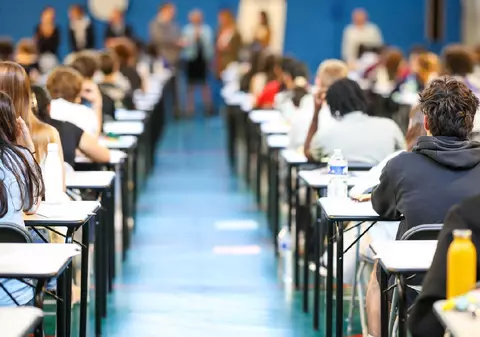 Cum arată orarul unui elev român de clasa a XII-a din Danemarca: „Suntem la ani lumină”