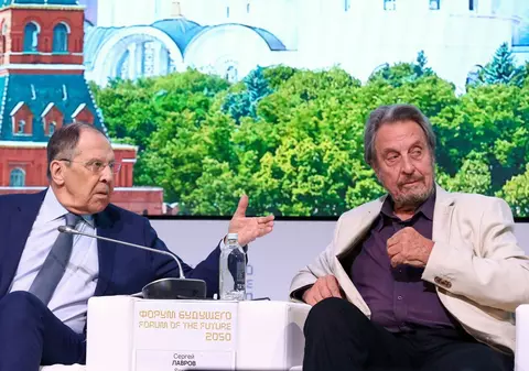 Tatăl lui Elon Musk face propagandă pentru Putin la un forum organizat de Dughin: „Este un om impresionant, vreau să învăț de la el”