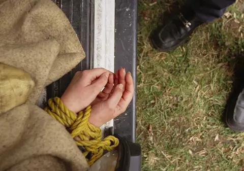 O tânără din Ploiești a fost răpită de fostul iubit, dusă în pădure și amenințată cu moartea. Ce s-a întâmplat apoi