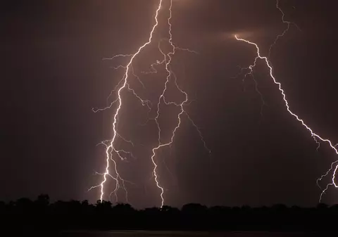 Cod roșu de grindină, ploi torențiale și vijelii în localități din județele Maramureș și Bistrița-Năsăud