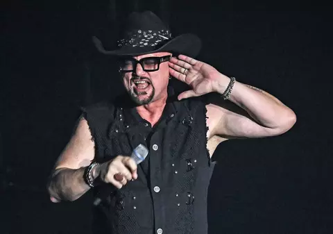 Geoff Tate, fostul solist al trupei Queensrÿche: „Trăiesc muzica emoțional. Am încredere în mine, în inima mea și-n oamenii cu care lucrez” | Interviu