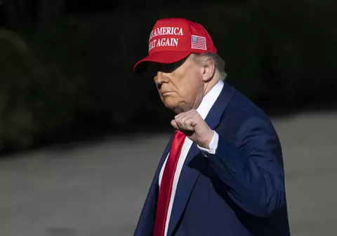  „Felicitări, omenire”, între absurd şi grotesc!