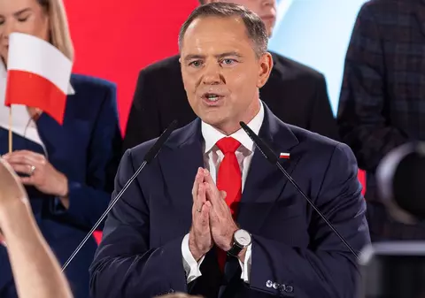 Președintele naționalist al Poloniei respinge legea care permite țării să ia 44 de miliarde de euro din împrumuturi pentru apărare ale UE