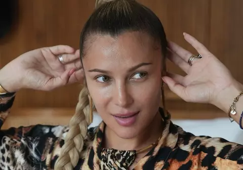 Lora, încasări de 70.000 de euro într-o singură lună. Artista face economii pentru casa mult visată