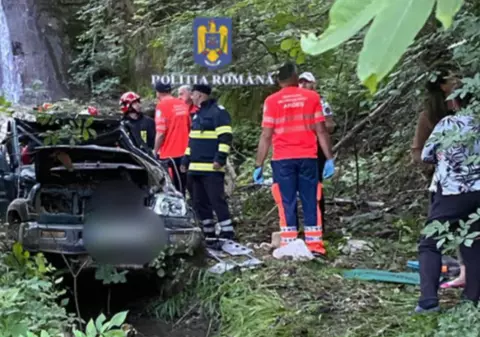 Un bărbat a murit și fiul său e în stare gravă, după ce au căzut cu mașina într-o râpă, pe Transfăgărășan. Din ce cauză s-a produs accidentul