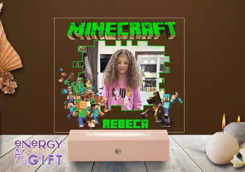 Personalizări fără limite: Lampa LED 3D cu personaj Minecraft și poza copilului tău