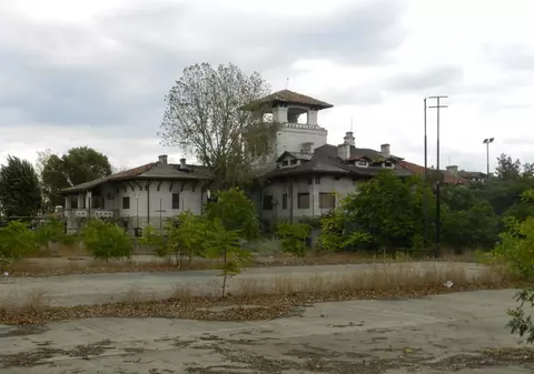Povestea castelului Reginei Maria de la Mamaia. Transformat în cazino pentru ofițerii de aviație a devenit ținta unor teroriști care au încercat să plaseze o bombă în palat 
