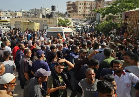 Zeci de palestinieni, împușcați de forțele israeliene în timp ce încercau să ia mâncare de la un centru de alimente