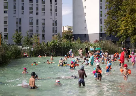 Țara în care bărbații au voie doar în slip la piscină. Care este motivația legii