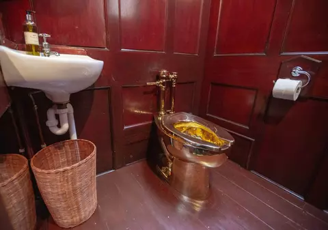 Pedeapsa primită de cei doi hoți care au furat „America”, toaleta din aur de 18 carate care valora peste 5 milioane de euro