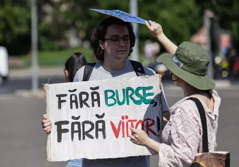 După ce a tăiat bursele elevilor, Ministerul Educației publică un studiu ale cărui concluzii contrazic toate măsurile pe care le-a adoptat