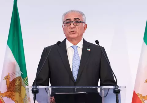 Fiul şahului se oferă să-i ia locul lui Ali Khamenei şi să pună bazele unei tranziţii: „Schimbarea regimului” este singura soluţie în Iran