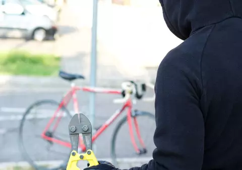 Un român care a furat biciclete de 60.000 de euro din Germania, dat în urmărire internațională, a fost prins de poliţiştii din Dolj