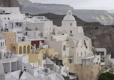 Dezbatere în Grecia pe seama turiștilor: sunt prea mulți sau au insulele probleme de infrastructură? Cazul Santorini