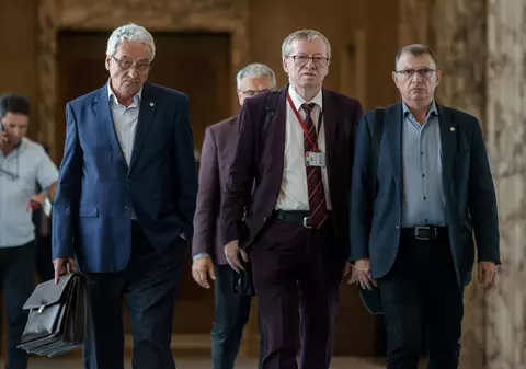 Profesorii se pregătesc de proteste, Ministerul Educației cheamă sindicatele la discuții