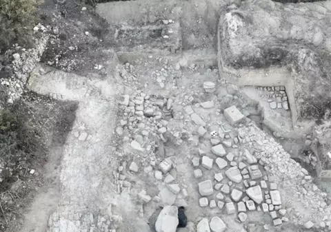 Templu pierdut al lui Apollo, cu statui gigantice și relicve unice, descoperit după secole