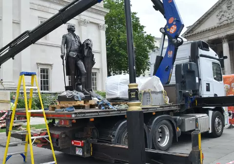 Această statuie a lui George Washington stârnește sentimente contradictorii la Londra