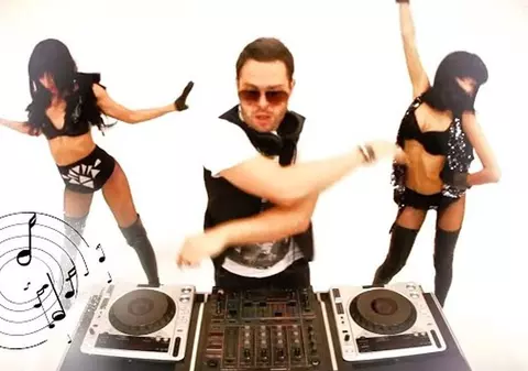 Ți-l amintești pe Tom Boxer? Cum arată și cu ce se ocupă acum artistul care cucerea topurile alături de Antonia cu hitul „Morena”