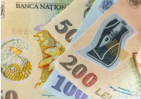 Câți bani primește președintele CCR pentru risc și suprasolicitare neuropsihică. Lista sporurilor de la stat