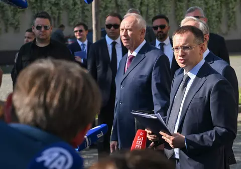 Rusia, dispusă la un armistițiu de trei zile pentru „ridicarea cadavrelor” de pe câmpul de luptă. Schimb de prizonieri