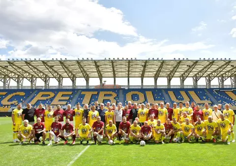 Petrolul și Rapid au încins la Ploiești un meci demonstrativ, reeditare a finalei Cupei României din 1995. Show Budescu, la petrecere