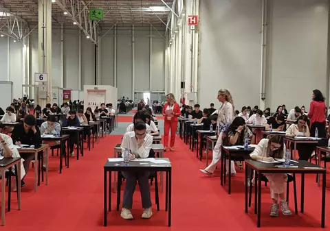 Peste 3.800 de candidați s-au înscris la admiterea de la UMF „Carol Davila” București. Câte locuri sunt la buget și cât costă taxele | VIDEO Inedit