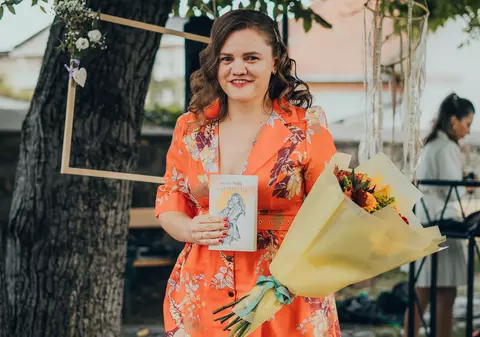Amalia Nicola, scriitoare și mamă de copil cu dizabilități: „Fiul meu a fost mort câteva minute. Și și-a revenit. Nu mă mai sperie nimic”