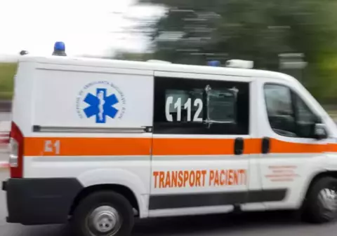 Copil de 2 ani, mort după ce tatăl lui a dat cu mașina peste el, în curtea casei, în Bistrița