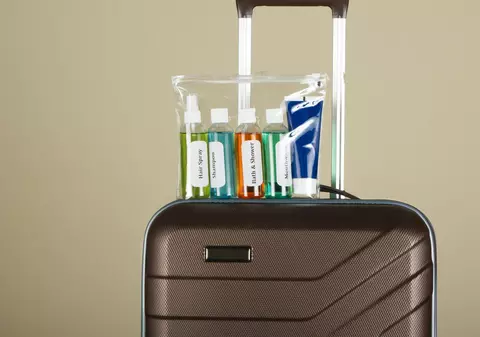 Noi reguli în aeroporturile din UK: lichidele și laptopurile pot rămâne în bagaj, limita de 100 ml dispare