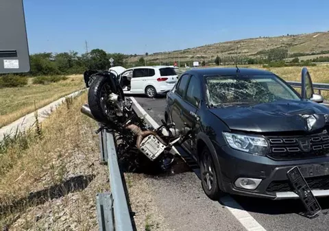 Un motociclist din Brașov a murit, după ce a intrat frontal într-o mașină în urma unei depășiri neregulamentare, pe drumul dintre Oradea și Cluj