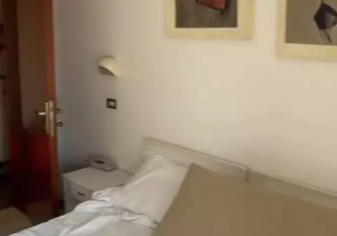 Ce a găsit o româncă într-o cameră de hotel pentru care a plătit 450 de lei pe noapte, în Italia: „Gândacii sunt de-ai casei”