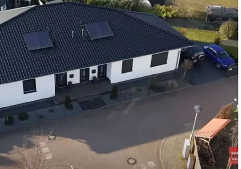 O familie cu 2 copii și bunicii riscă să rămână fără casa cu 3,19 metri mai lată: „Au decis că trebuie să demolăm” | VIDEO