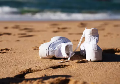 Ce încălțăminte neobișnuită revine în modă?