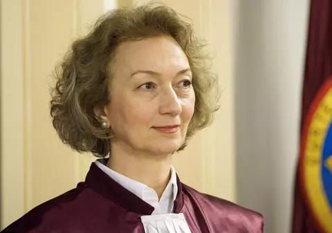 Cine este Simina Tănăsescu, noul președinte al CCR. A fost numită de Klaus Iohannis judecător la Curtea Constituțională