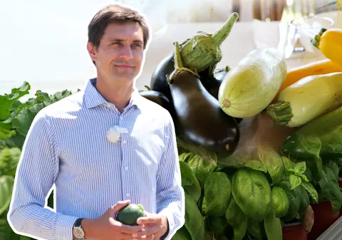 Ciprian Tătărușanu s-a apucat de agricultură și cultivă ardei iuți, dovlecei și vinete pe o suprafață de 10 hectare, în județul Dâmbovița