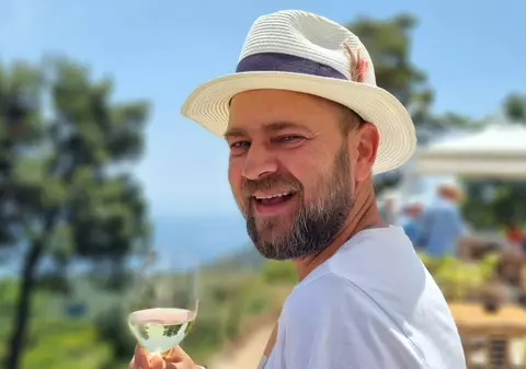 Cum au apărut soția și copiii lui Cosmin Seleși în Bali. Ce familie frumoasă are actorul. „La mulți ani, iubita mea!”