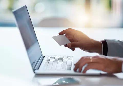 Magazinele online din România, sub presiune maximă din cauza platformelor din Asia și a noilor taxe