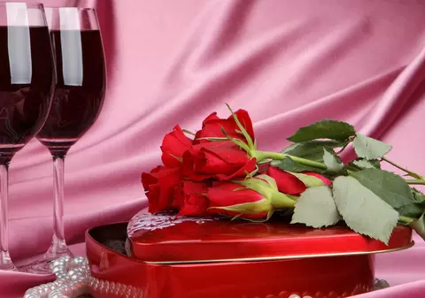 Și-a permis să cumpere doar o floare de Valentine’s Day și s-a ales cu dosar penal. Ce a decis instanța în cazul tânărului îndrăgostit din Brăila
