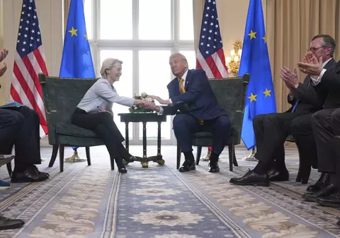 Donald Trump își face jocul și în fața UE obținând taxe de 15% pentru produsele exportate. Bruxellesul trebuie să facă și investiții de sute de miliarde