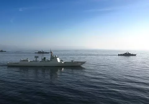 China și Rusia vor să își arate puterea printr-un exercițiu naval comun, urmat de o patrulare în apele Pacificului