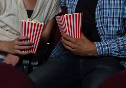 Un film romantic trist despre o iubire imposibilă va fi relansat cu ajutorul AI. Regizorul spune că i se frânge inima că drama lui se transformă în happy end