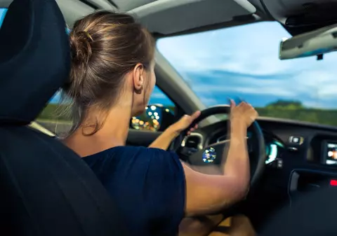 O șoferiță care a condus cu 120 km/h pe autostradă a primit 7.500 de euro amendă, în Germania