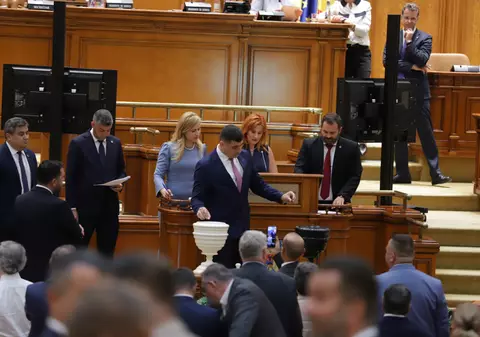 Moțiunea de cenzură, depusă de AUR împotriva Guvernului Bolojan a picat în Parlament
