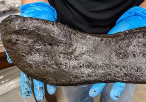 Pantofi romani de dimensiuni neobișnuite descoperiți lângă Zidul lui Hadrian. Misterul soldaților înalți de la Magna