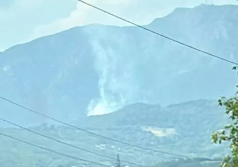 Incendiu major în Parcul Național Cozia: 3 hectare ard, ISU Vâlcea intervine cu greu, din cauza vântului