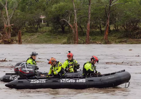 Ce a rămas în urma inundațiilor din Texas, unde au murit cel puțin 43 de oameni: 750 de copii se aflau într-o tabără complet distrusă de ape
