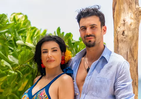 Cine sunt Isabel Martinez Villa și Claudiu Borca, cuplul de la Insula Iubirii 2025. Au o fată de 18 ani, dar nu sunt căsătoriți
