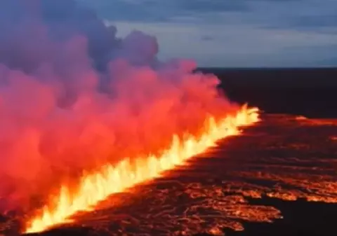 Turiști și localnici din Islanda au fost evacuați după ce un vulcan a erupt pentru a 12-a oară în ultimii 4 ani I VIDEO