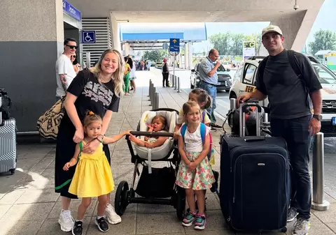 Vacanță cu peripeții pentru Laura Cosoi și soțul ei. Ce au pățit în drum spre Bali. „Nu aveam cazare”