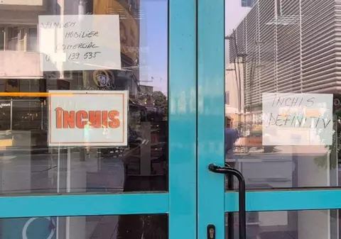 Un magazin celebru din Constanța s-a închis definitiv. Mobilierul, scos la vânzare